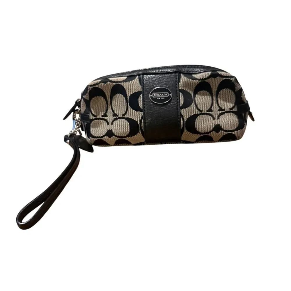 Coach Signature C Wristlet RARE! - Picture 2 of 8